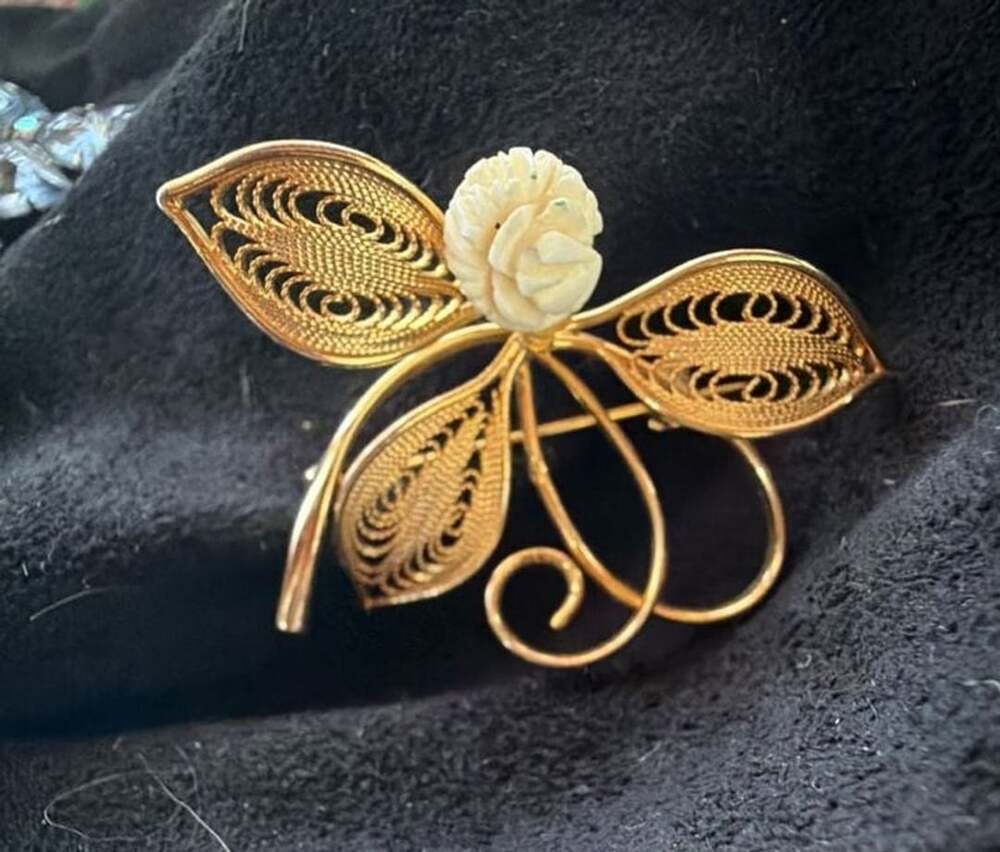 Vintage Gold Tone Filigree Carved Rose Flower Brooch Pin